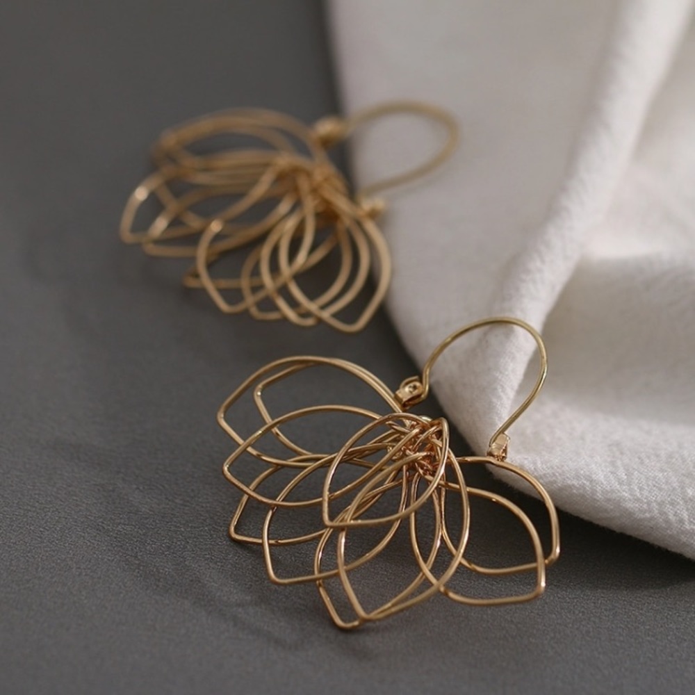 🌺 2/$24 3-D Lotus Earrings 🌺 - Picture 4 of 4
